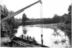 14.9.1978 - nakladání trubek autojeřábem
