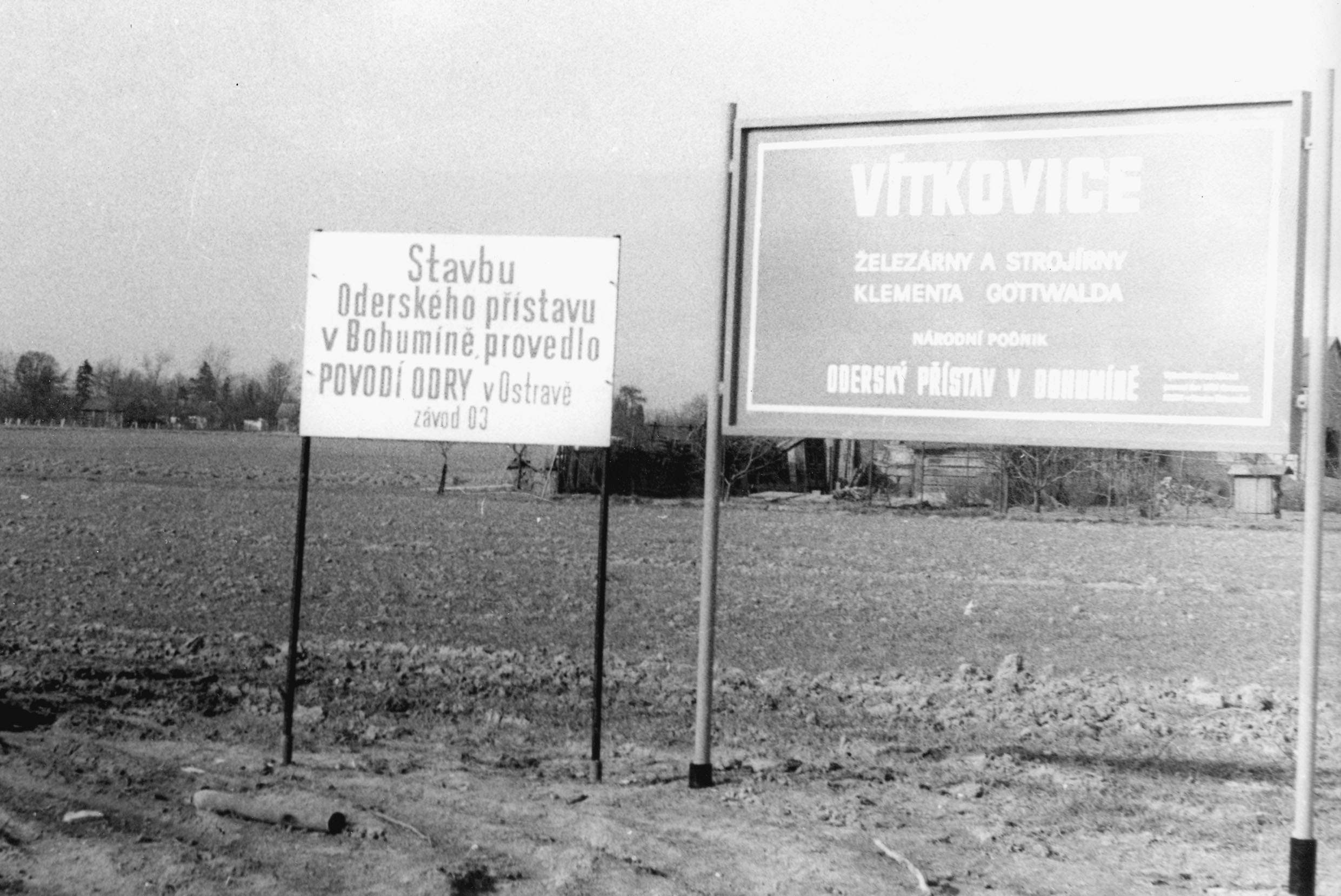 1975 - informační tabule při vjezdu do přístavu Bohumín na Odře