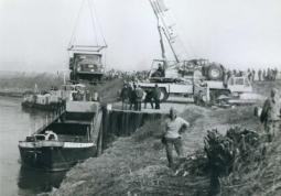 1975 - Propagační plavba s nákladními auty Tatra 1