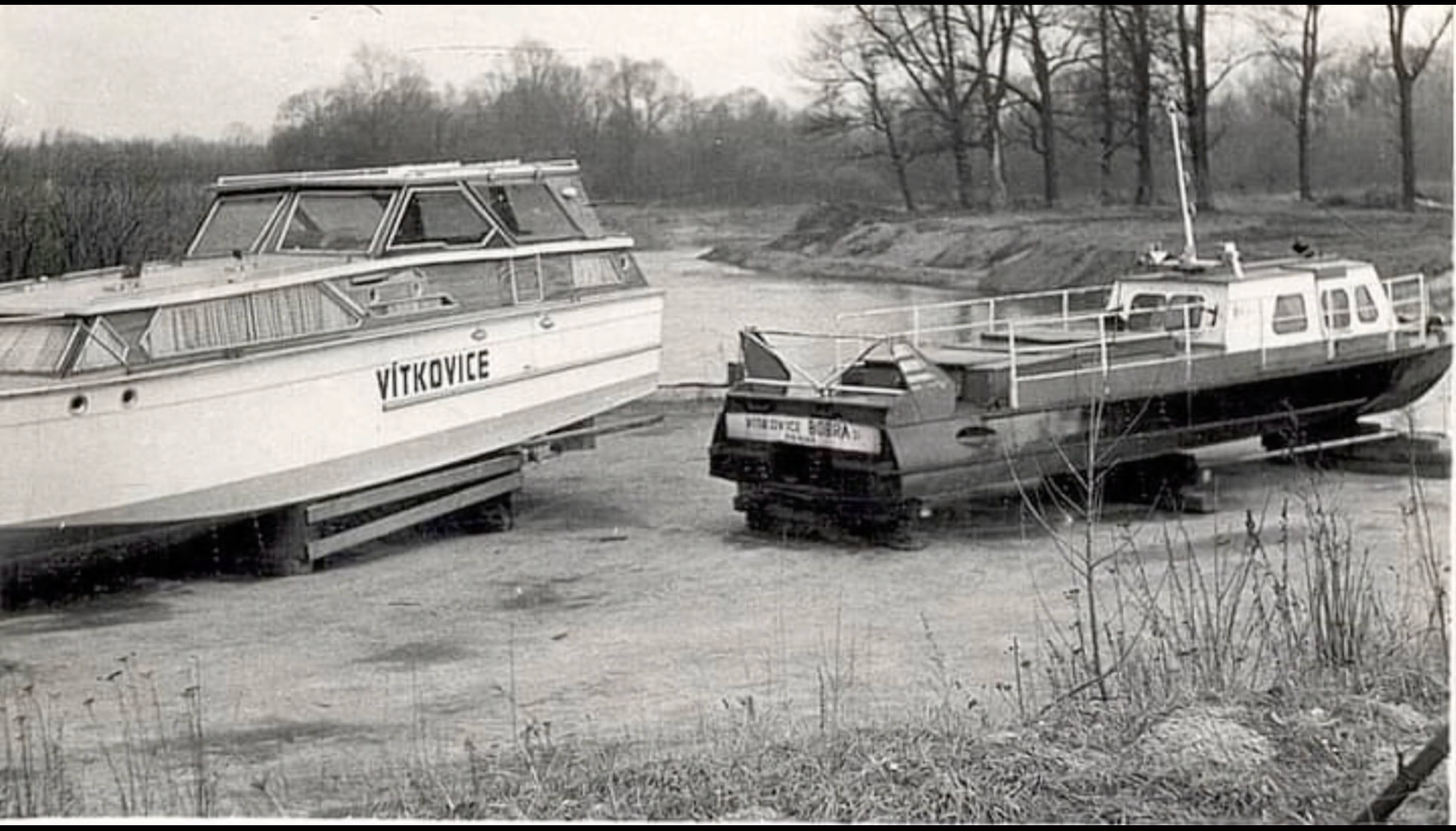 Obě podniková plavidla v přístavu Kopytov Bohumín