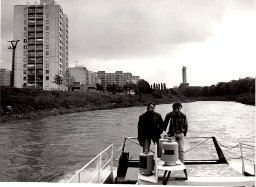 Plavba po Ostravici v pozadí radnice